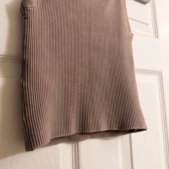 A&F Ottoman High-Neck Top Taupe - Picture 7 of 8